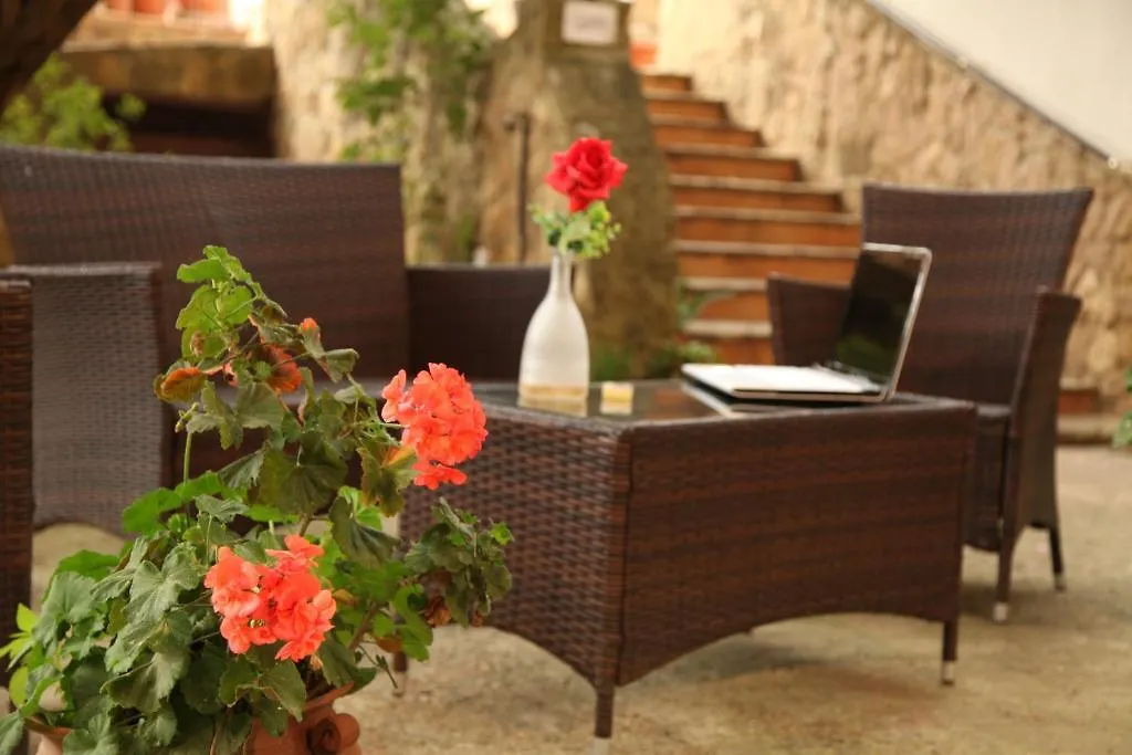 אנה B&B Villa Casablanca לינה וארוחת בוקר