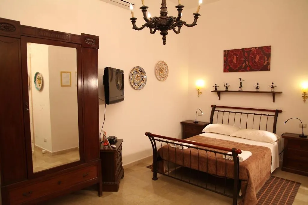 *** לינה וארוחת בוקר אנה B&B Villa Casablanca איטליה