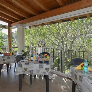 Su Neulagi Bed and breakfast Triei