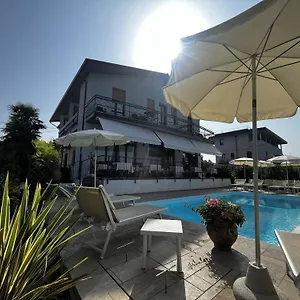 https://albergo-renata.hotelinveneto.com